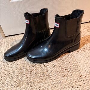 Hunter Glossy Short Black Chelsea Boots size 8